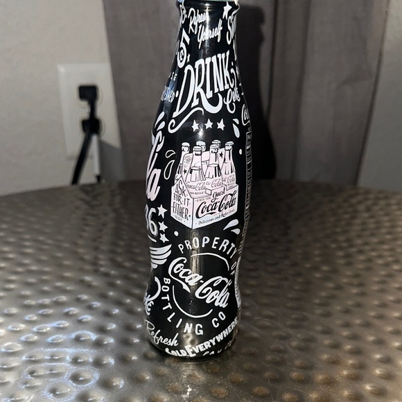 Coca Cola Other - Coca-Cola Vintage Black and White Bottle pause and refresh